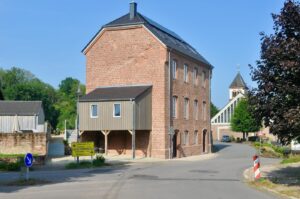 Tiled brick house with a new roof in the town center