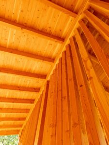 Untersicht der Dachkonstruktion aus Holz